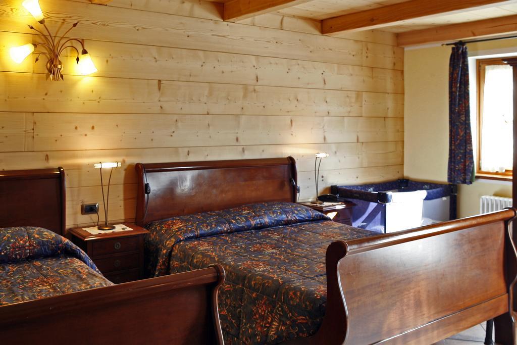 Hotel Les Combes à La Salle Extérieur photo
