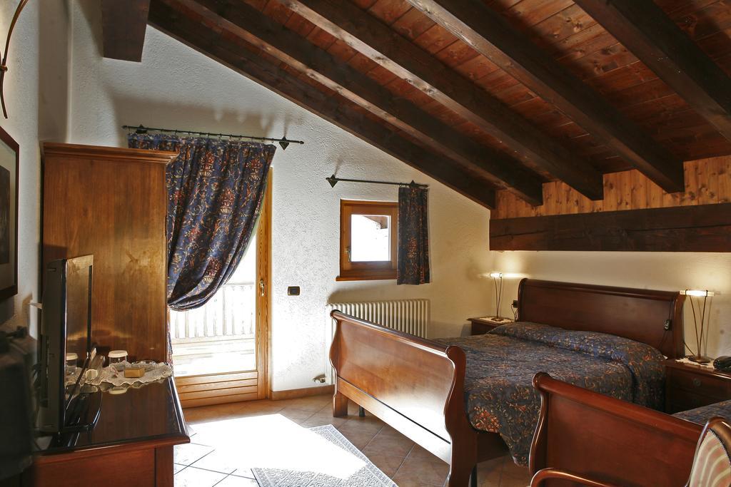 Hotel Les Combes à La Salle Extérieur photo