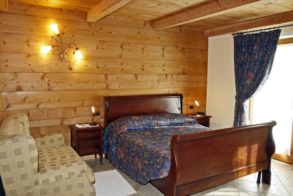 Hotel Les Combes à La Salle Extérieur photo